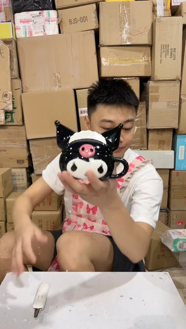 瓷片库洛米女仆带盖杯