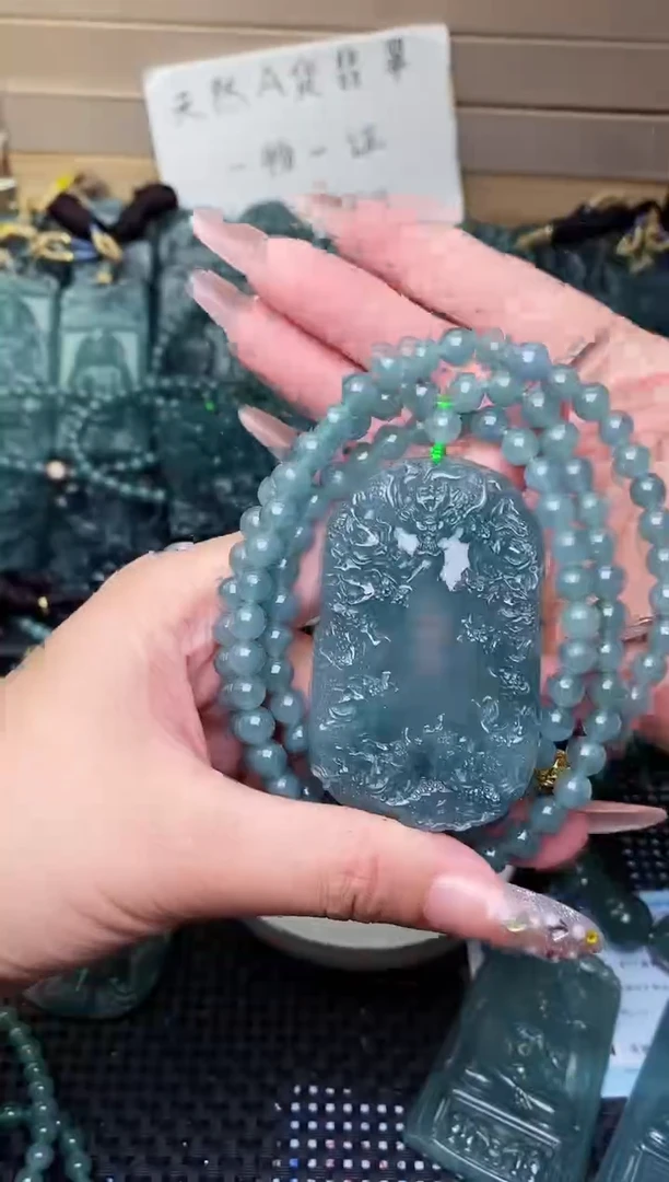 颈饰未镶嵌翡翠