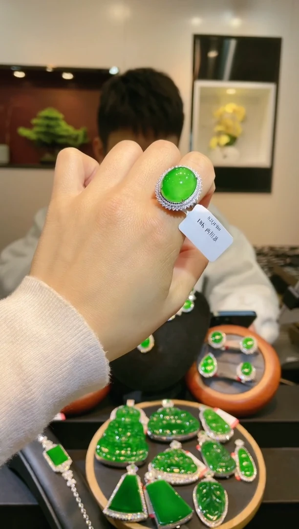 【闪购商品】翡翠颈饰18K金镶嵌A57天然A货翡翠两用款戒指