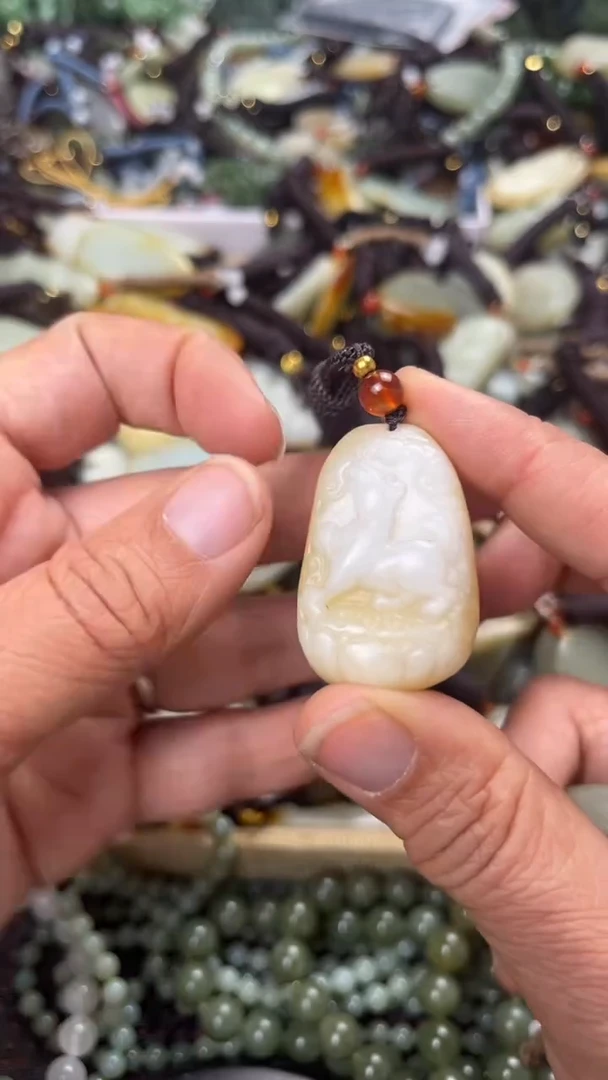 【闪购商品】和田玉颈饰未镶嵌多样性发货没有证书拍一发一有瑕