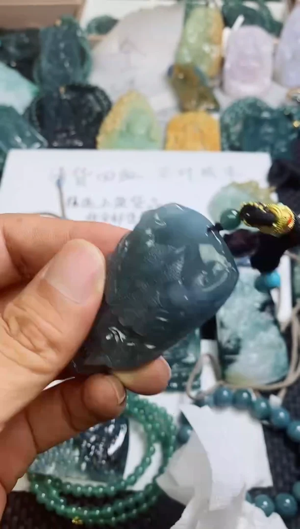 翡翠未镶嵌颈饰