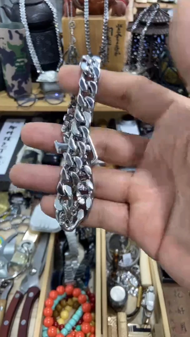 瓷片闪购商品  如图所示