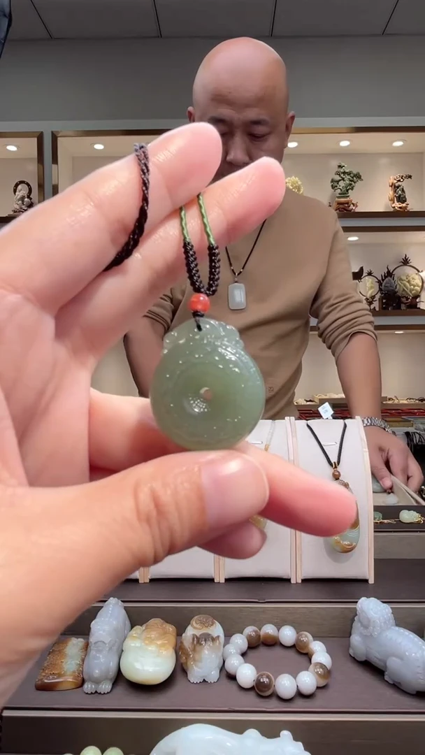 颈饰未镶嵌和田玉苏