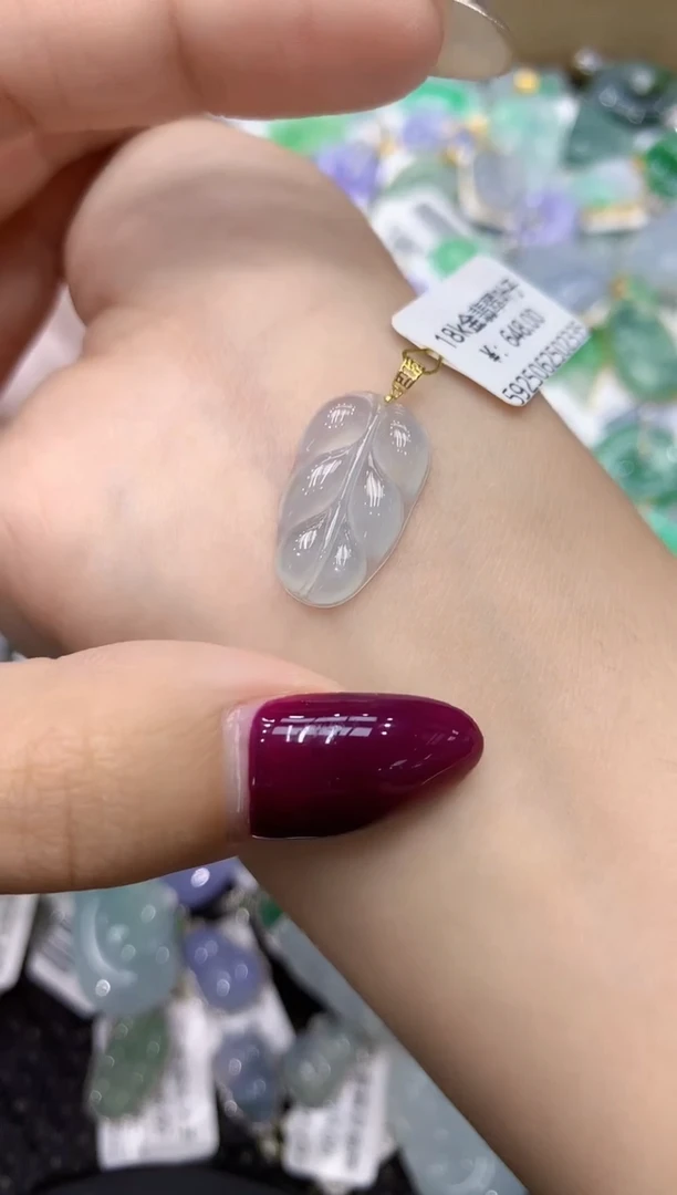 翡翠18K金镶嵌颈饰111111111111
