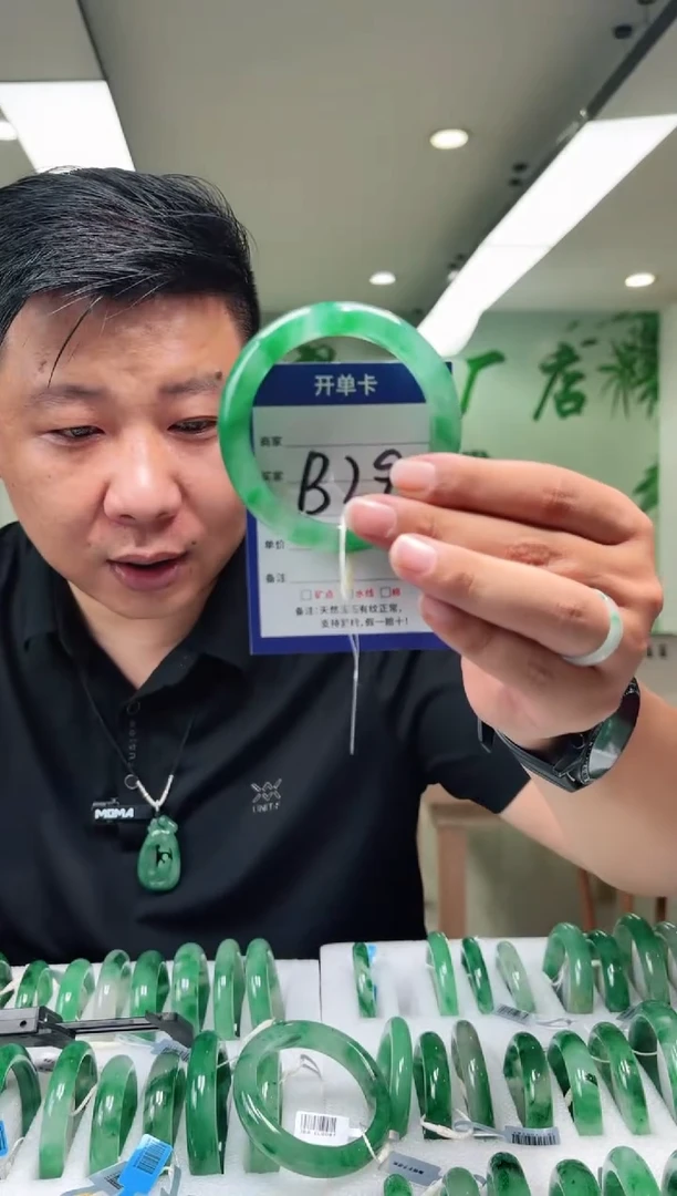 未镶嵌手镯石英质玉59