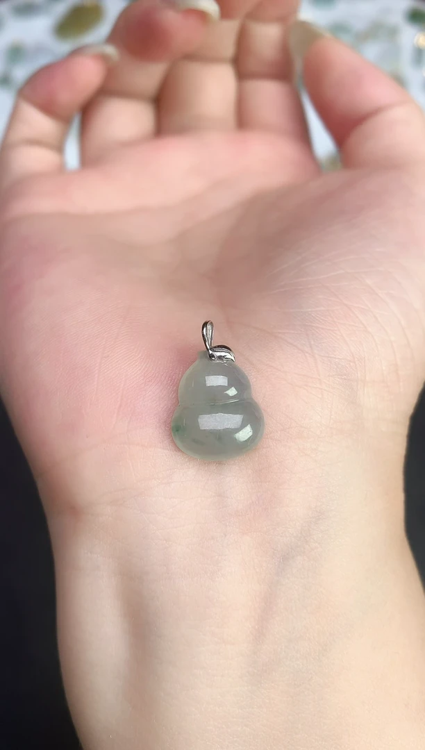 颈饰18K金镶嵌翡翠20251107