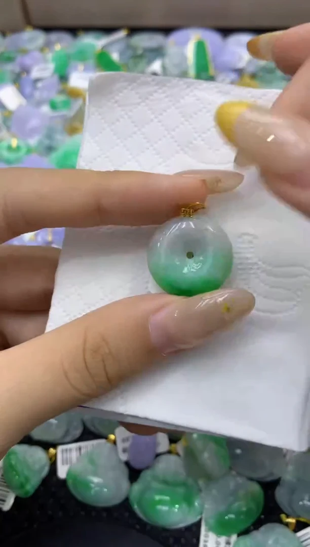 颈饰18K金镶嵌翡翠天然缅甸翡翠A货