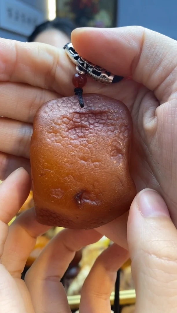 未镶嵌颈饰琥珀吊坠