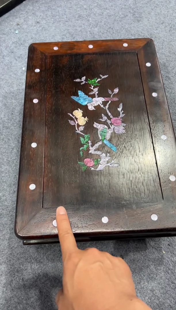 木邵氏紫檀螺钿镶嵌鸟踏花枝小桌