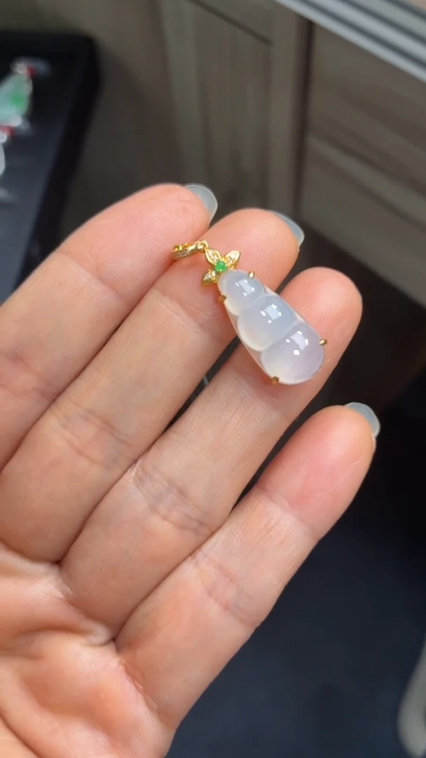 颈饰18K金镶嵌翡翠天然翡翠A货