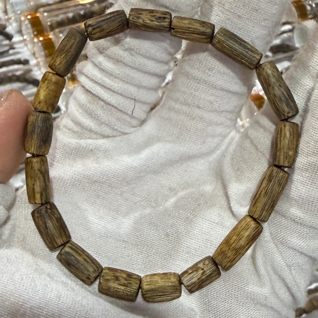 【锦绣】沉香绿棋楠0.6随型桶珠3克，多样性，发一条