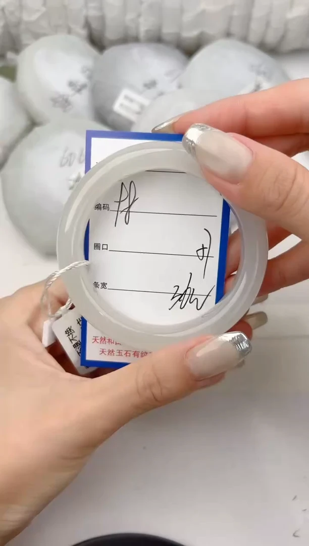 和田玉手镯未镶嵌98颜色微差无瑕疵
