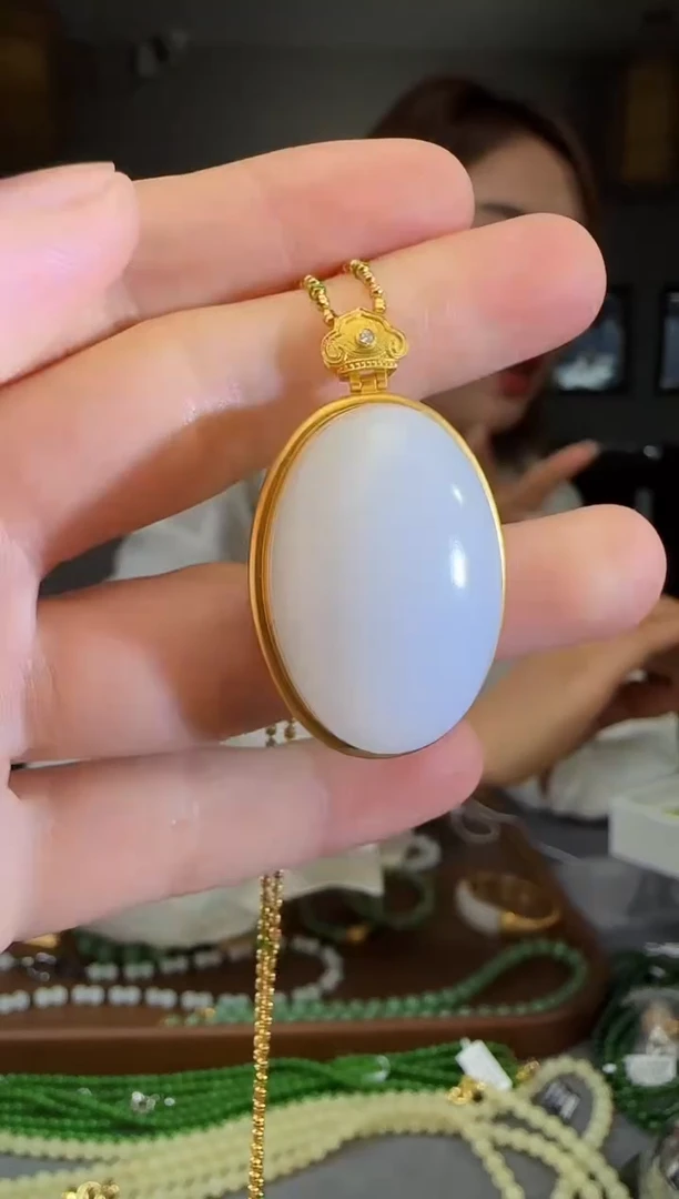 和田玉18K金镶嵌吊坠(不含链)1