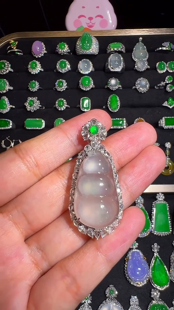 18K金镶嵌挂件翡翠吊坠