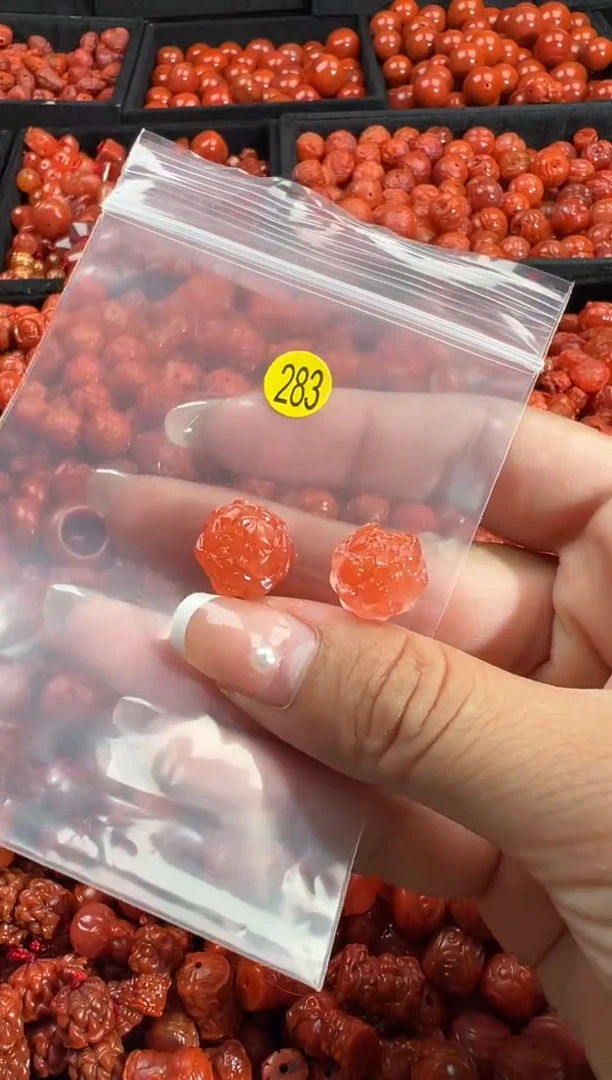 颈饰未镶嵌南红玛瑙1