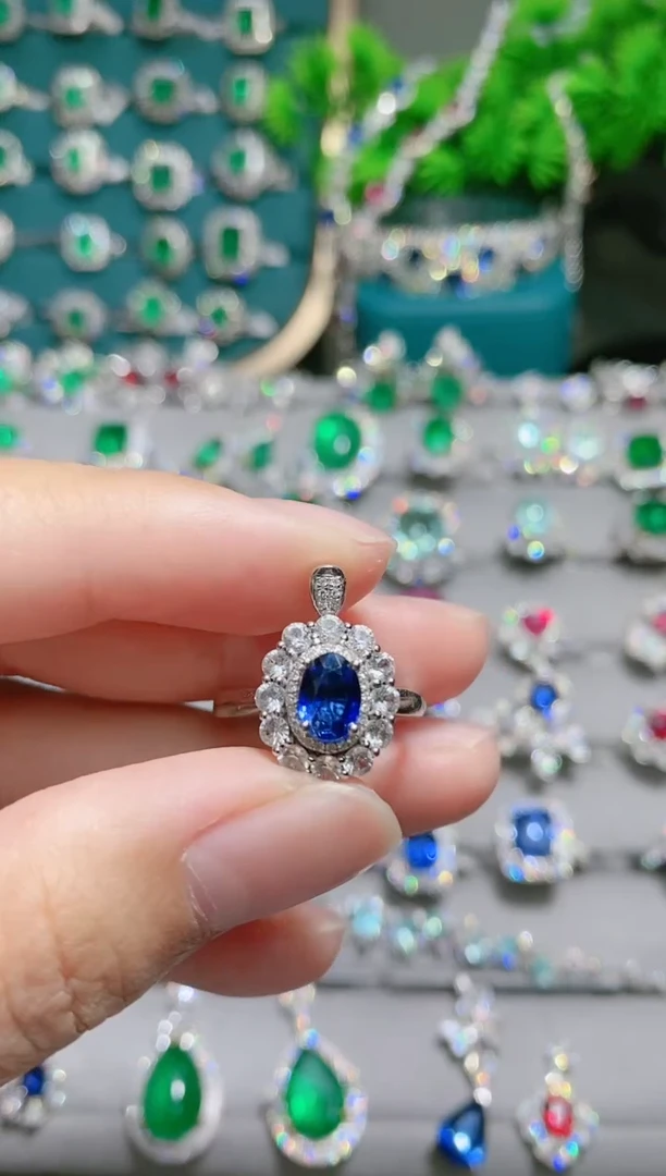 18K金戒指蓝宝石18K金镶嵌.