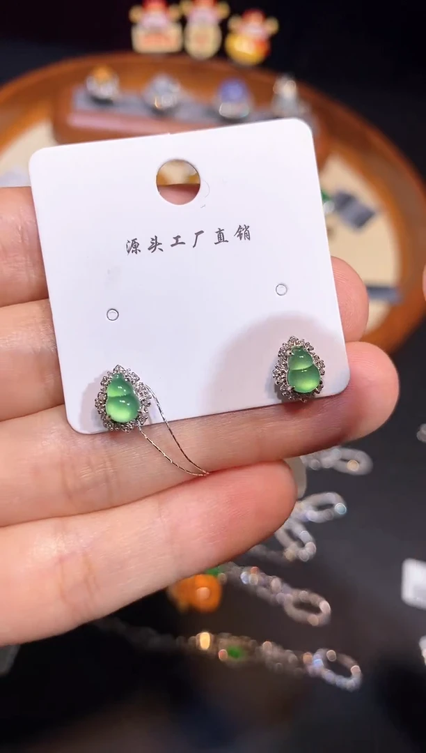 翡翠18K金镶嵌耳饰耳饰