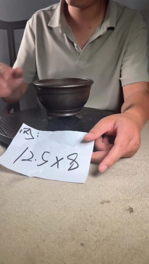 A宜兴紫砂小花盆