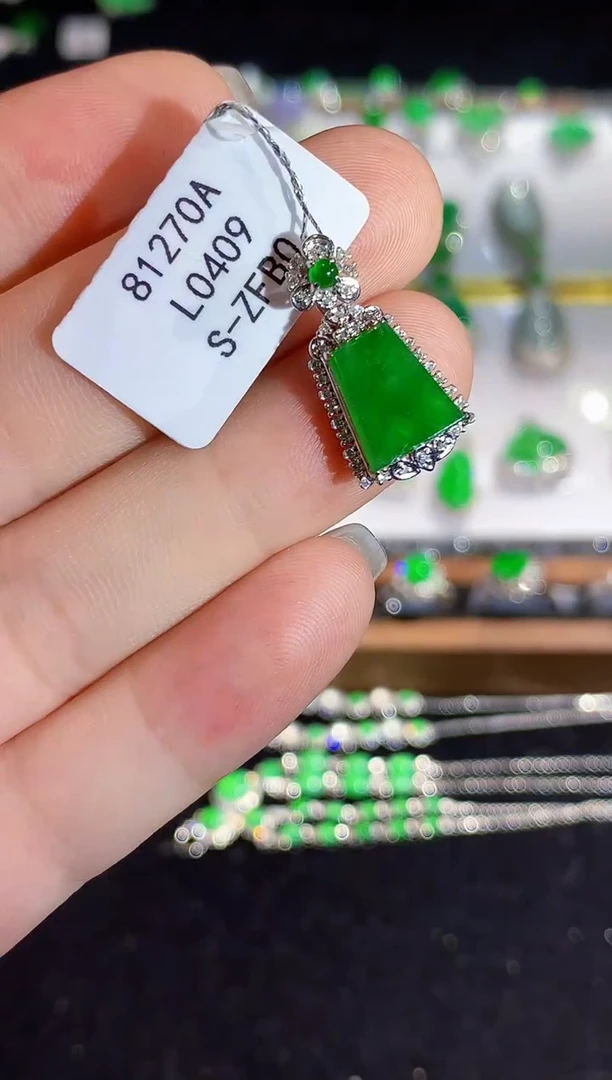 翡翠18K金镶嵌吊坠(不含链)L0409多样性发其一