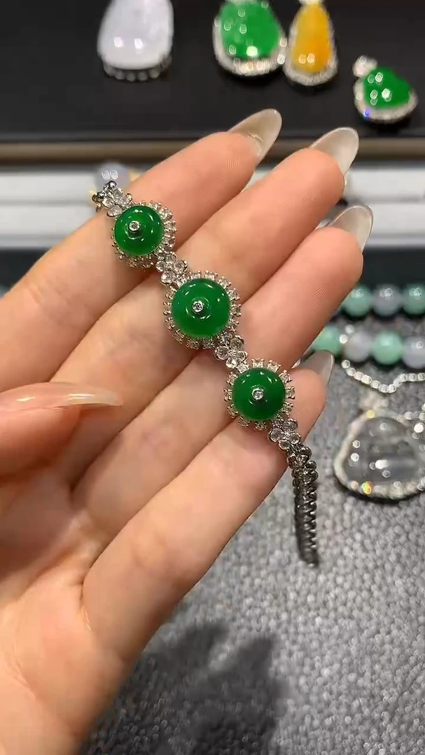 【闪购商品】翡翠手链18K金镶嵌50团购