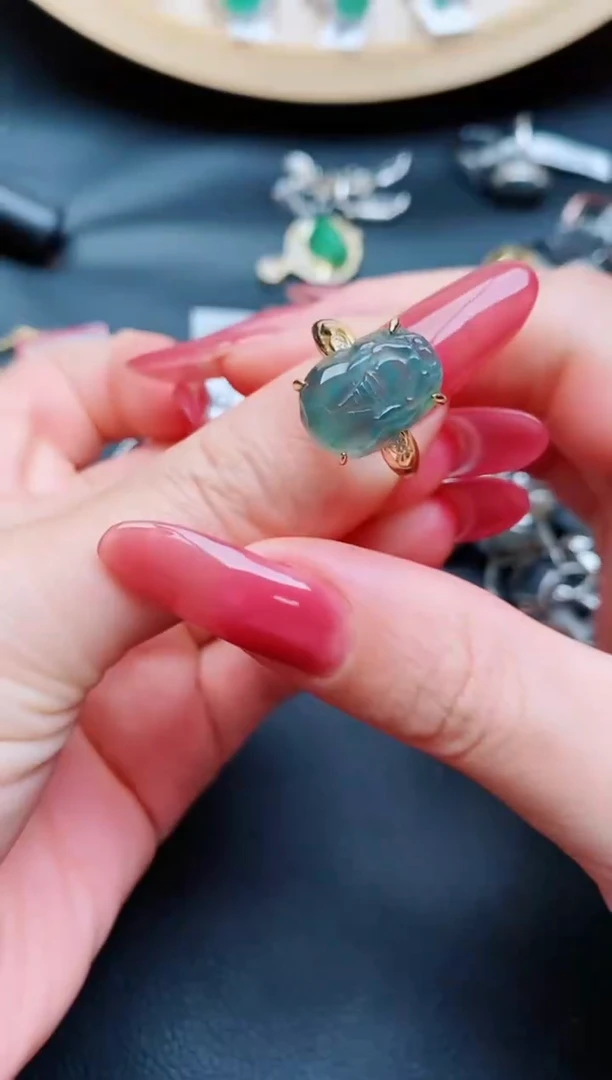 银S925镶嵌戒指翡翠....