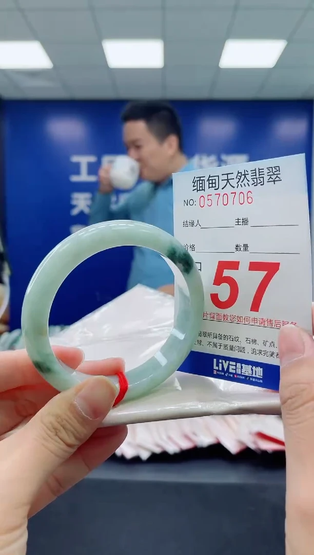 未镶嵌手镯翡翠天然翡翠手镯