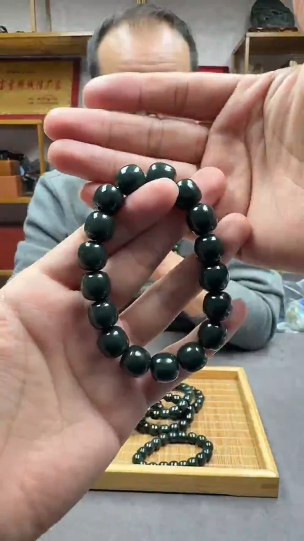 未镶嵌手链和田玉12叶成蓝调