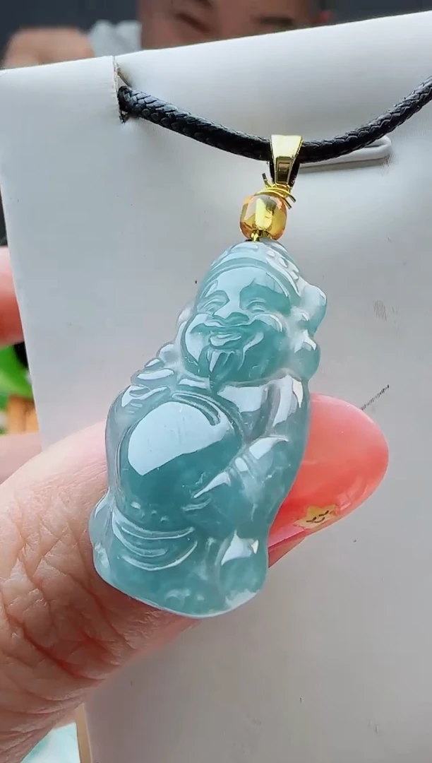 翡翠未镶嵌颈饰多样性发货其中一件