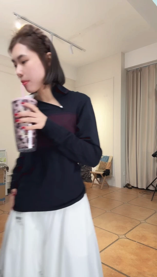 c****a设计师品牌白色裙子
