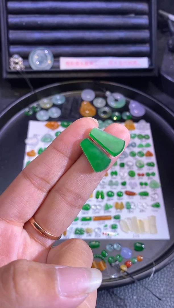 未镶嵌挂件翡翠牌