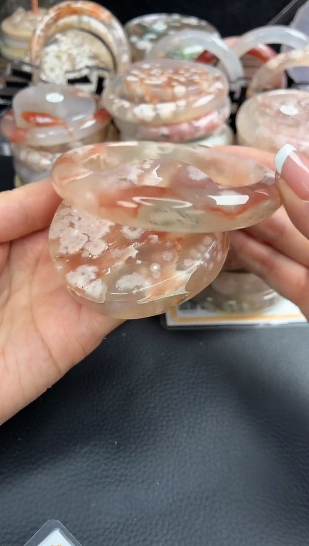 未镶嵌手镯（圆镯）石英质玉64