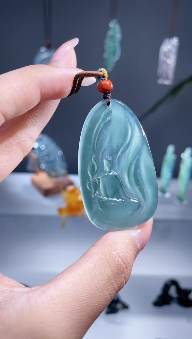 翡翠未镶嵌颈饰悟道