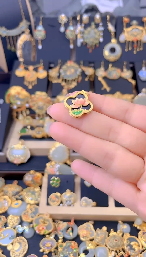 【闪购商品】和田玉吊坠银S925镀金镶嵌四叶草吊坠