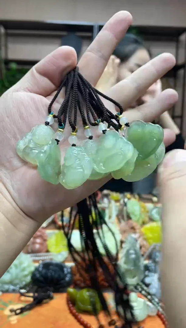 未镶嵌岫玉吊坠多样性发货发其中之一