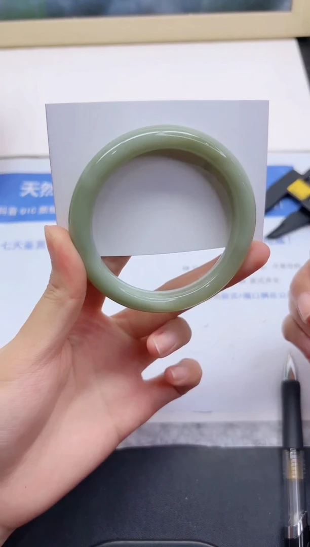 和田玉手镯未镶嵌125-58.6d