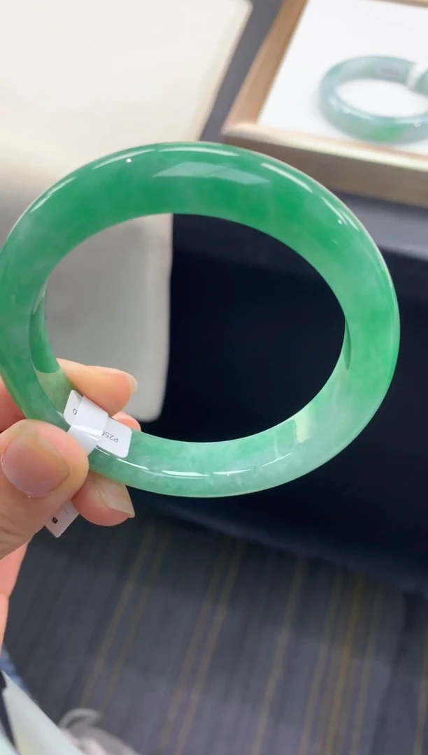 未镶嵌手镯翡翠退货需手镯吊牌标签完好