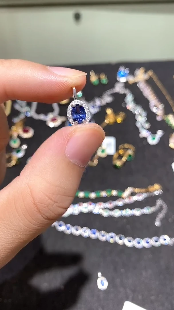 颈饰银S925镶嵌坦桑石吊坠