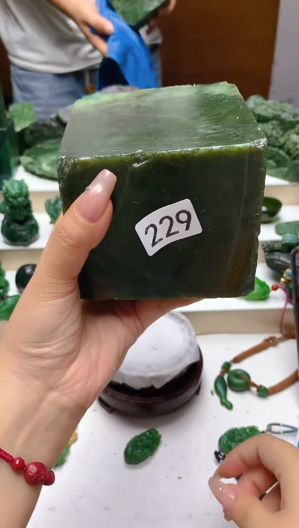 未镶嵌和田玉（碧玉）珠宝半成品0