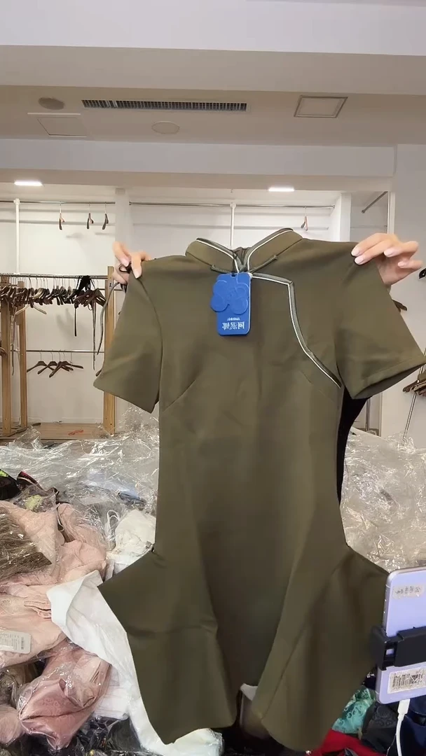 连衣裙       S码         100斤