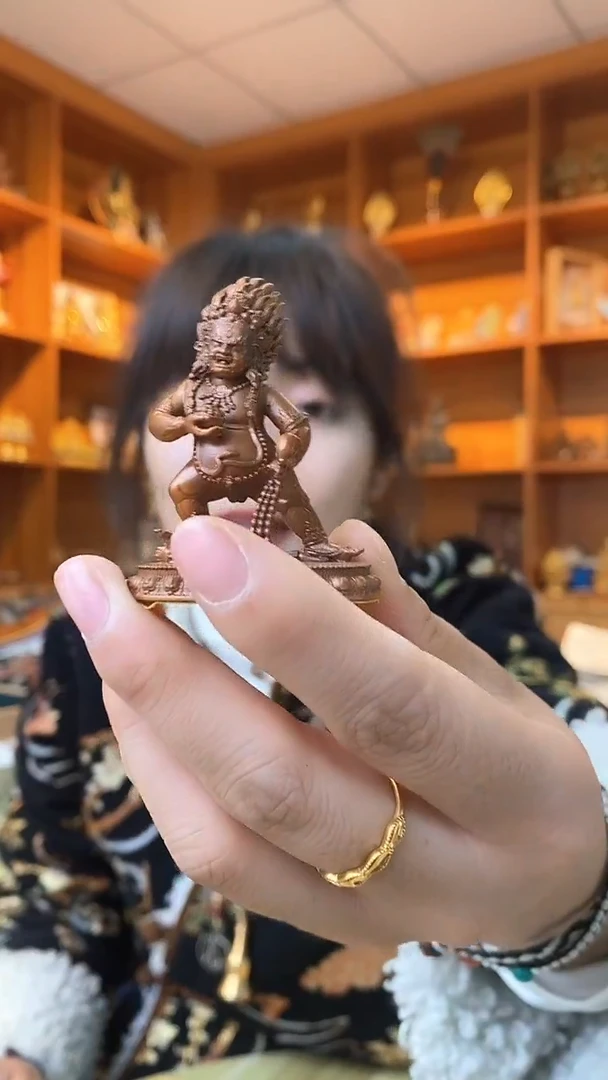 【闪购商品】泥塑黑C-与实物略有差异介意者慎拍