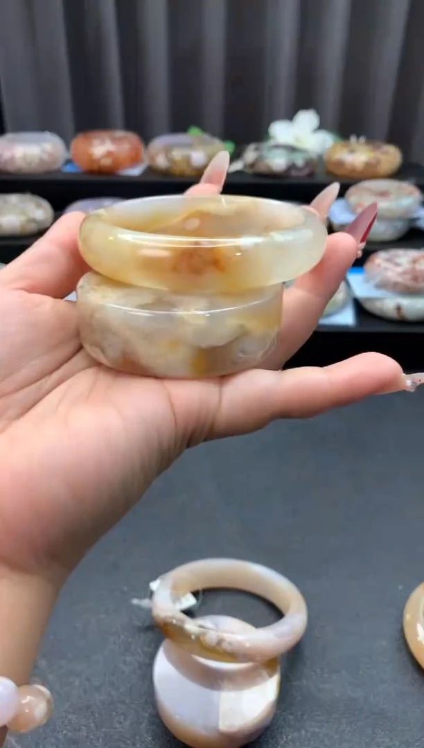 未镶嵌手镯石英质玉（60-61圈口）赠送镯心 无证书