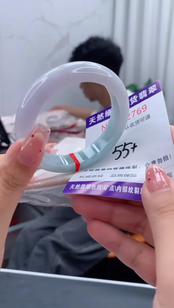 未镶嵌手镯翡翠有纹，完美者勿拍