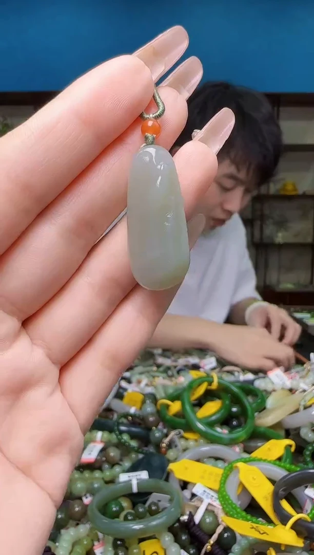 颈饰未镶嵌和田玉1