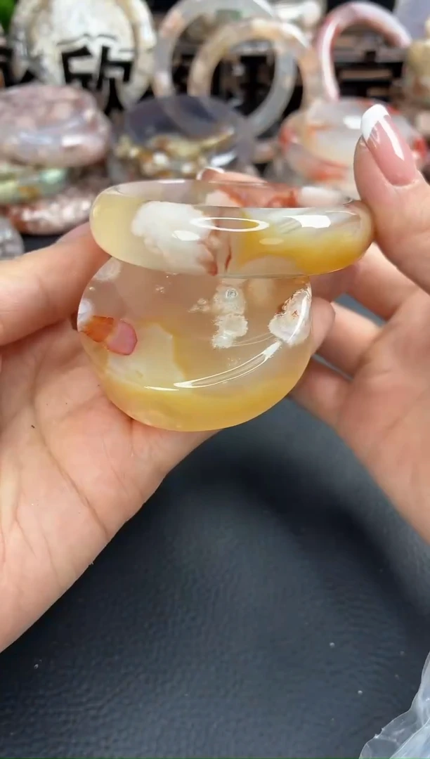 未镶嵌手镯（圆镯）石英质玉52