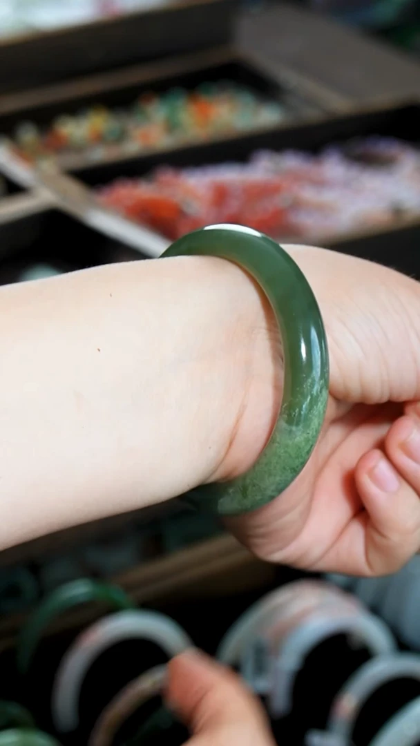 和田玉手镯未镶嵌003  56圈口