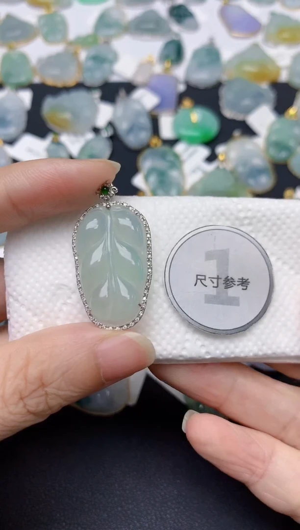 翡翠18K金镶嵌颈饰天然缅甸A货翡翠