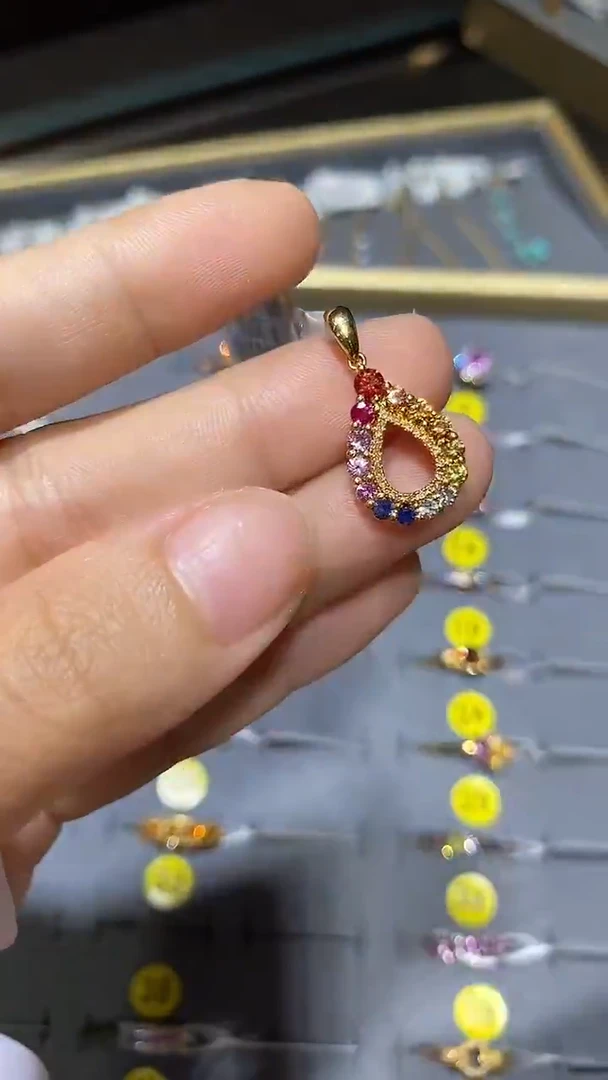 吊坠(不含链)蓝宝石18K金镶嵌