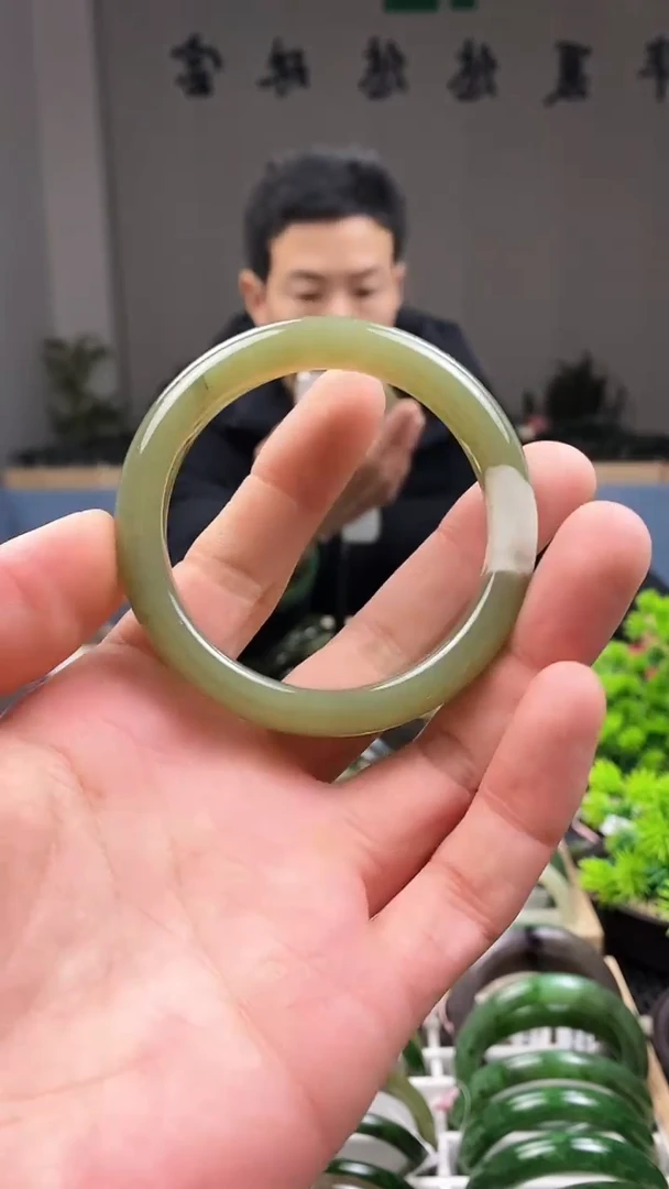 【闪购商品】和田玉手镯未镶嵌54