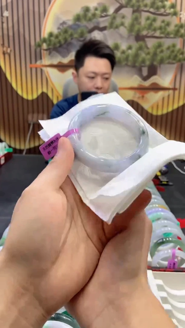 翡翠手镯未镶嵌多人05524