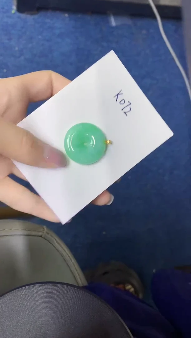 颈饰18K金镶嵌翡翠缅甸天然翡翠A货